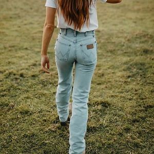 WOMEN'S WRANGLER® COWBOY CUT® SLIM FIT JEAN IN BLEACH